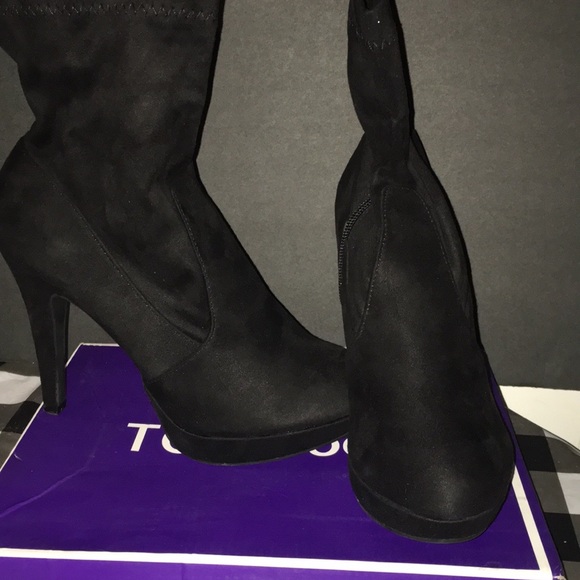 Top Moda Black suede heels size 8.5. Sock type top with side half zipper - Picture 4 of 4